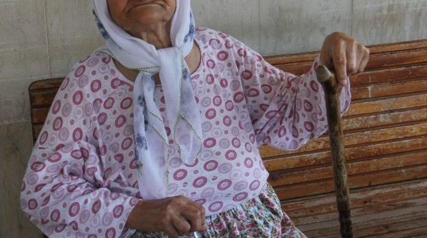 Ortada Kalan Yaşlı Kadına 3 G&uuml;nl&uuml;ğ&uuml;ne Torunu Sahip &Ccedil;ıktı
