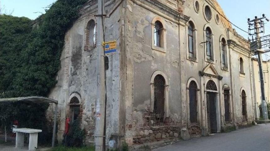 Cami Olarak Kullanılan Eski Kilise K&uuml;lt&uuml;r Merkezi Oluyor