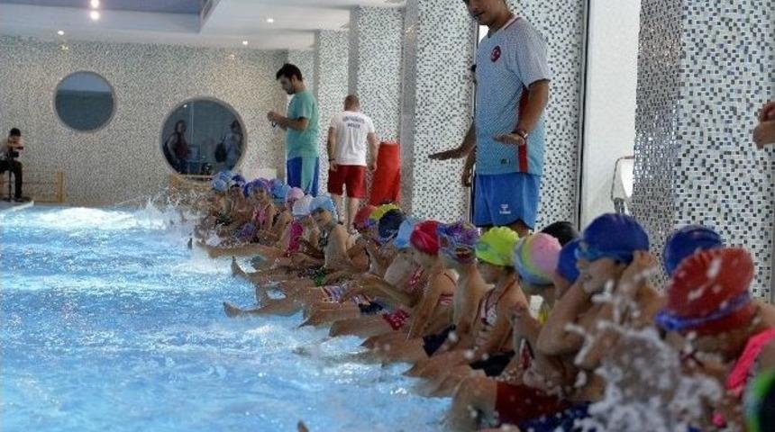 Muratpaşa Eğitim Kampı S&uuml;r&uuml;yor