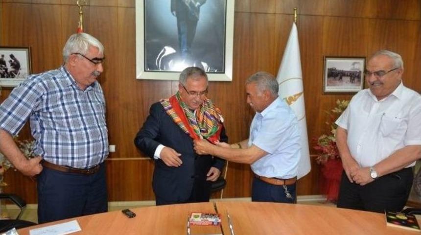 Vali Ahmet Hamdi Nayir: Y&ouml;r&uuml;k-t&uuml;rkmen Geleneği Birleştirici Bir Ruhtur