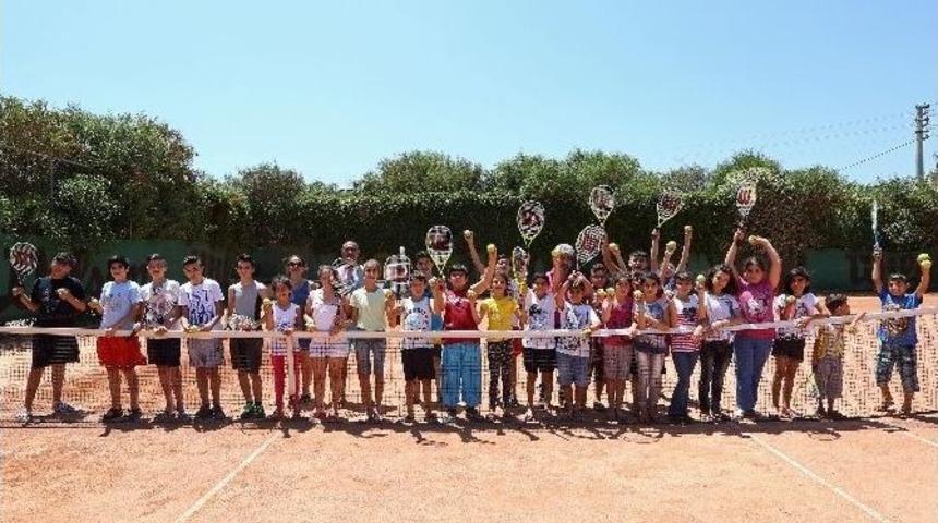 Minikler &Ccedil;eşme Tatiliyle G&ouml;n&uuml;llerince Eğlendi