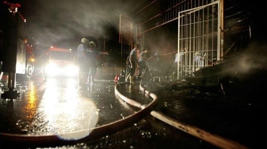 Hırdavat D&uuml;kkanındaki Yangın Korkuttu