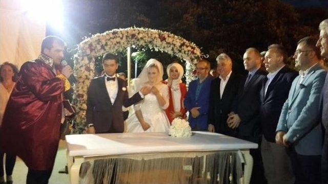 Bakan Özlü, Nikah Şahidi Oldu