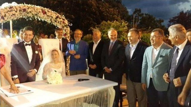 Bakan Özlü, Nikah Şahidi Oldu