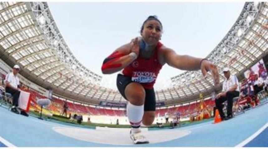 Milli Sporcu Emel Dereli, Kadınlar Gülle Atmada Bronz Madalya Kazandı