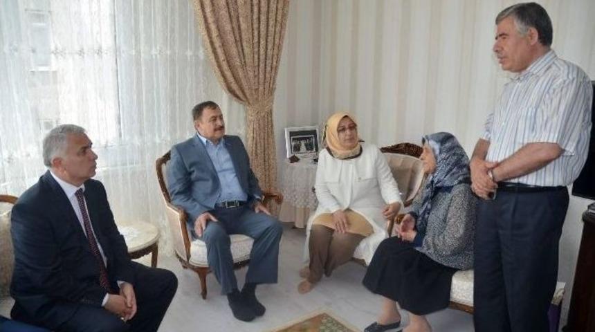 Bakan Eroğlu, Kanal İstanbul Projesi&rsquo;nde "panama Modeli" Uygulanıp Uygulanmayacağına A&ccedil;ıklık Getirdi