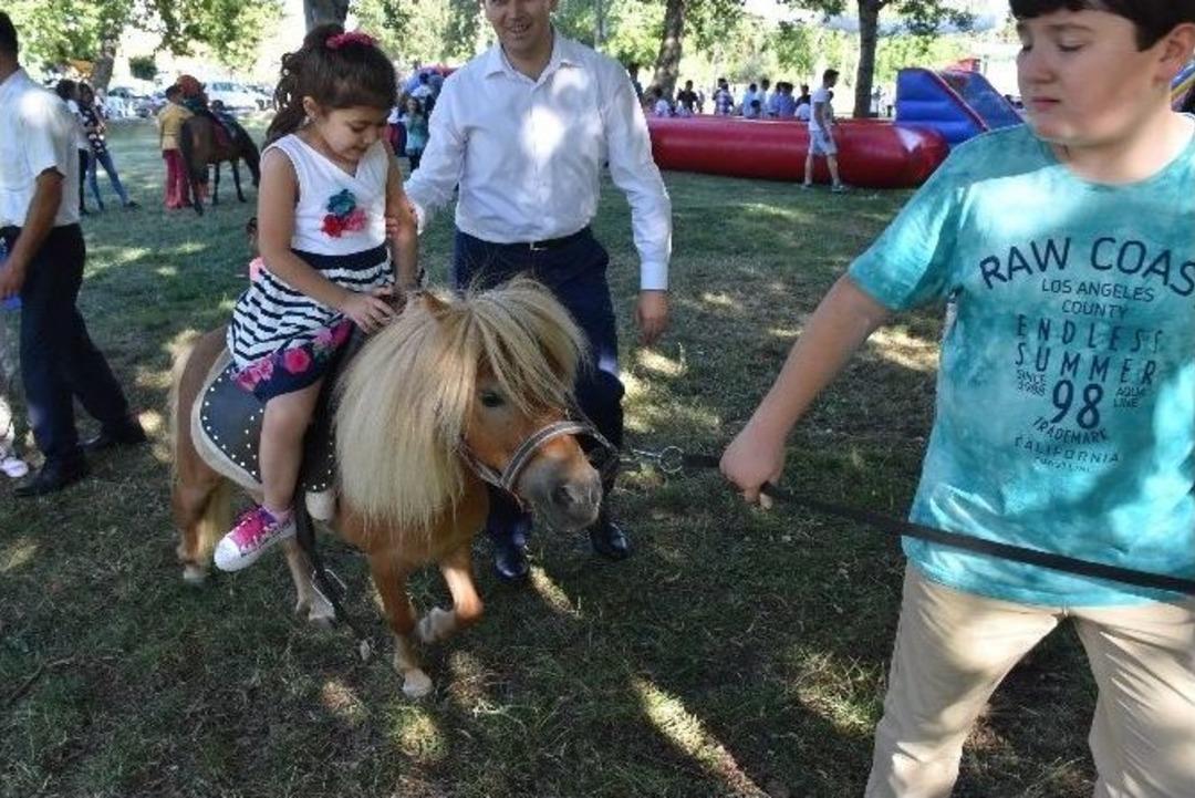 Dursunbey&rsquo;de Bayram Şenliklerine Yoğun İlgi