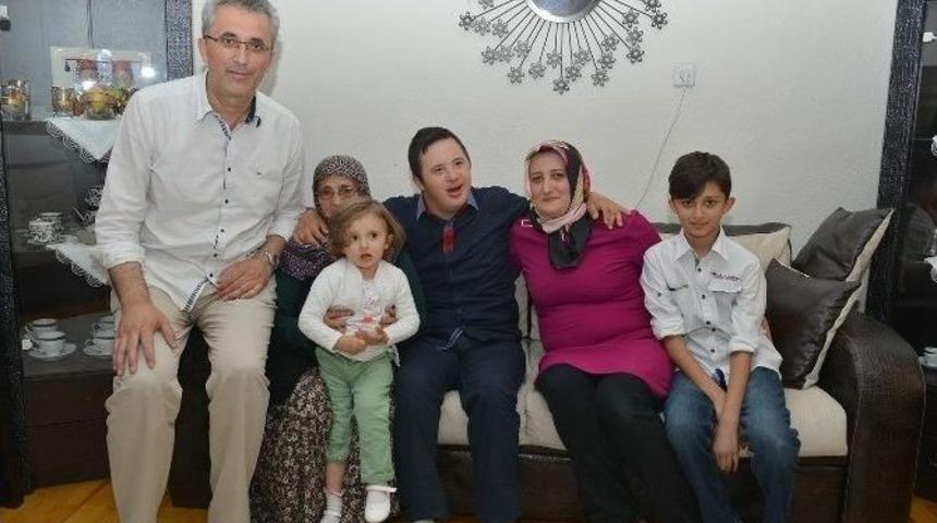 Down Sendromlu Serkan, Yıldırım Belediyesi&rsquo;nin Sosyal Projesiyle Hayata Tutundu
