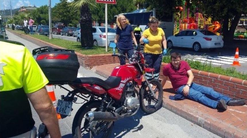 Motosiklet Yayaya &Ccedil;arptı