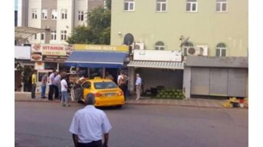 Park Halindeyken Freni Boşalan Ara&ccedil; Markete Girdi