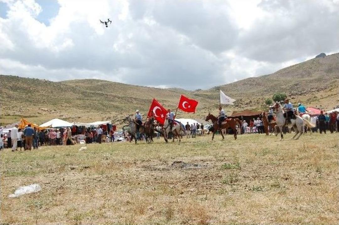 Sarı&ccedil;i&ccedil;ek&rsquo;te 4. Yayla Festivali Coşkulu Ge&ccedil;ti