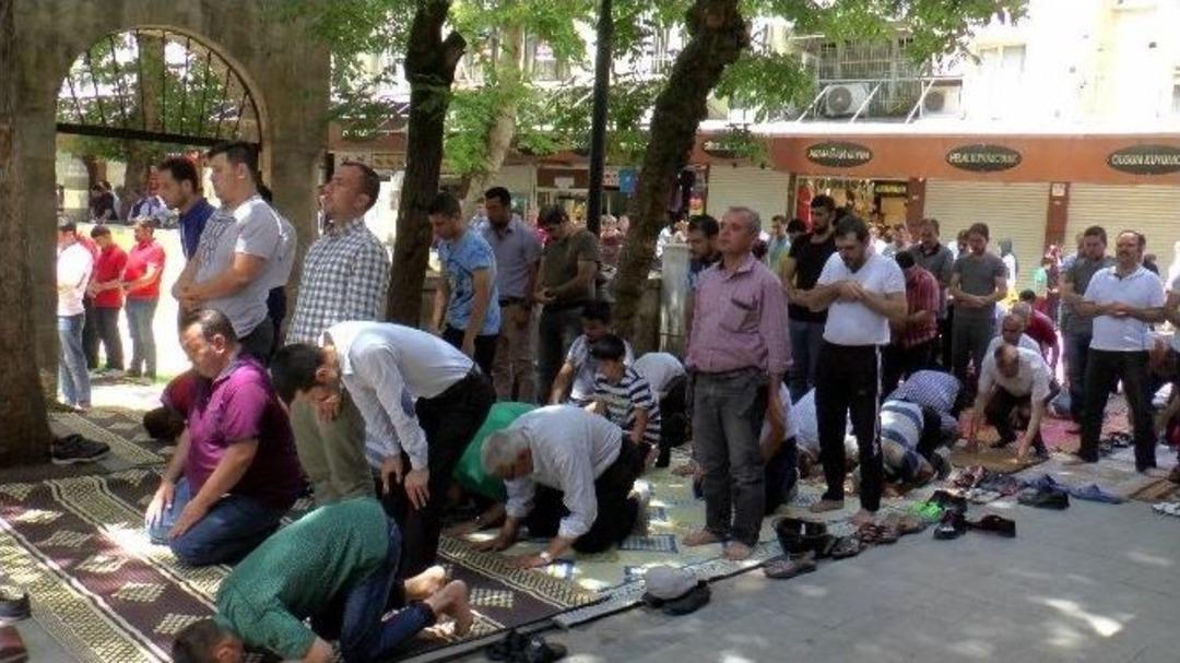 Bayram Sonrası İlk Cuma Namazın Camiler Doldu Taştı