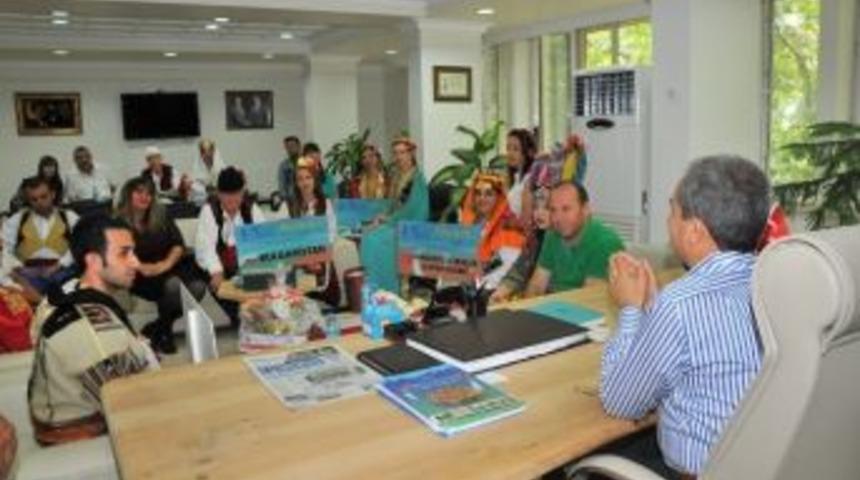 Dans Ve Halk Oyunları Ekiplerinden Başkan Akkaya&rsquo;ya Ziyaret