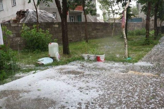 Ağrı’da Fındık Büyüklüğünde Dolu Yağdı