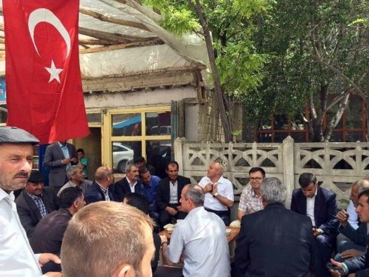 Gürpınar Halkından Pkk’ya Bayraklı Tepki G2