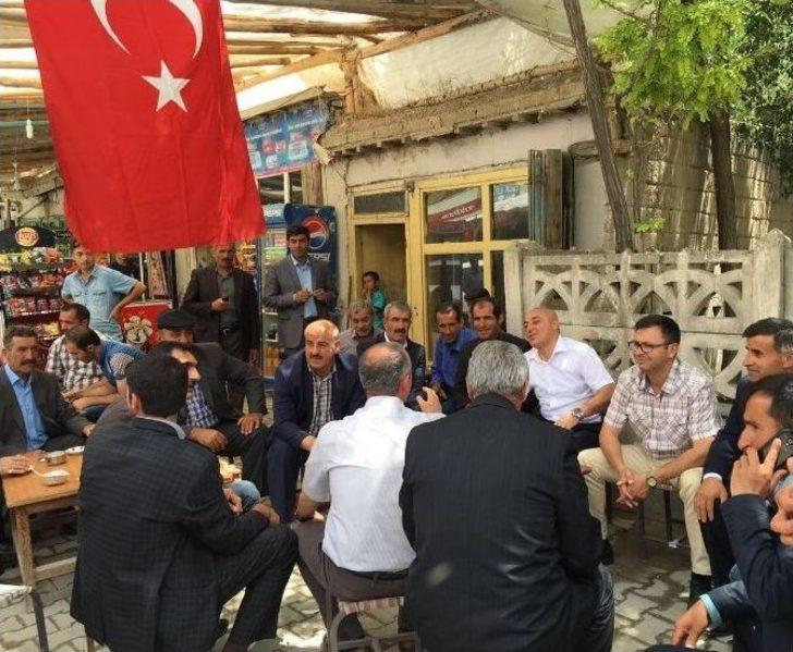 Gürpınar Halkından Pkk’ya Bayraklı Tepki G3