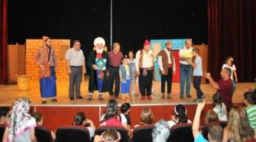 Akşehirli &Ccedil;ocuklar Tiyatroya Doyuyor