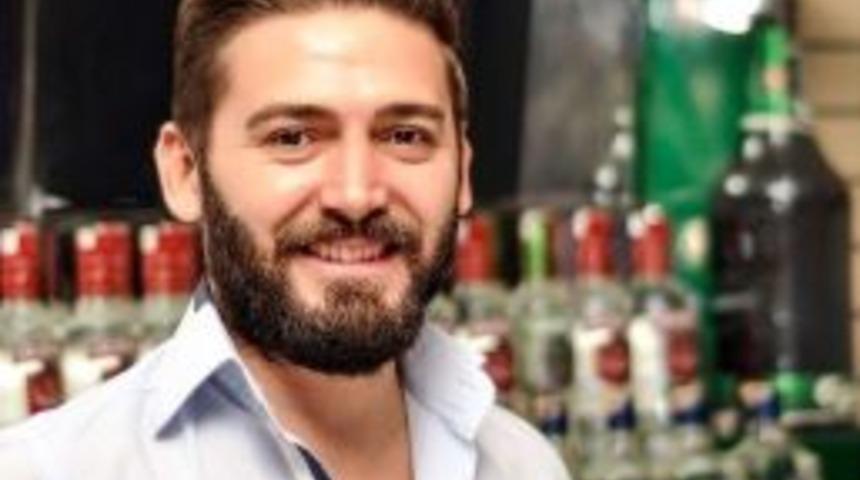 İzmir&rsquo;de Y&uuml;zer İskelede Uyuyan İki Gen&ccedil; Kayboldu