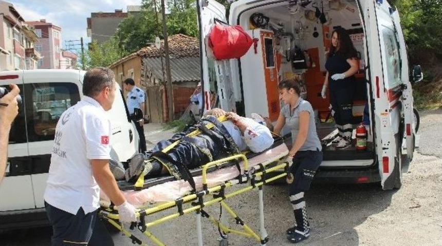 Ticari Ara&ccedil;la &Ccedil;arpışan Motosiklet S&uuml;r&uuml;c&uuml;s&uuml; Yaralandı