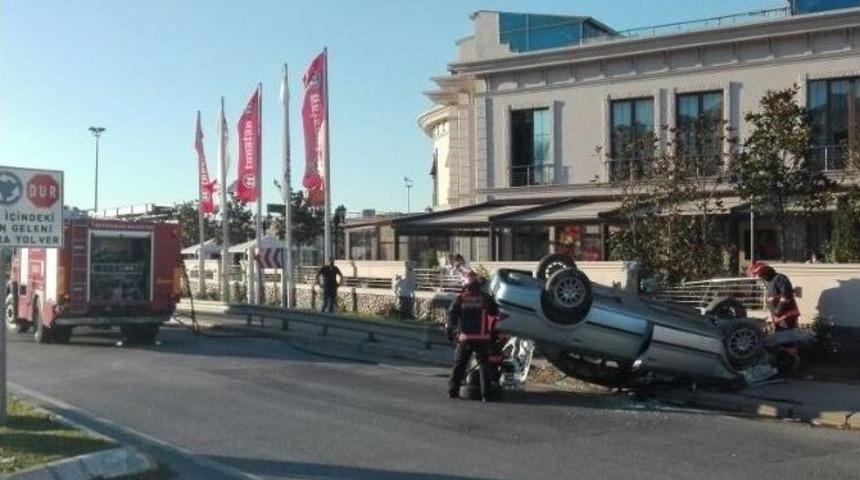 Sakarya&rsquo;da Otomobil Ters D&ouml;nd&uuml;: 1 Yaralı