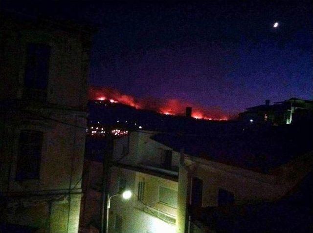 Samos Adası’ndan Yükselen Alevler Kuşadası’ndan Görüldü