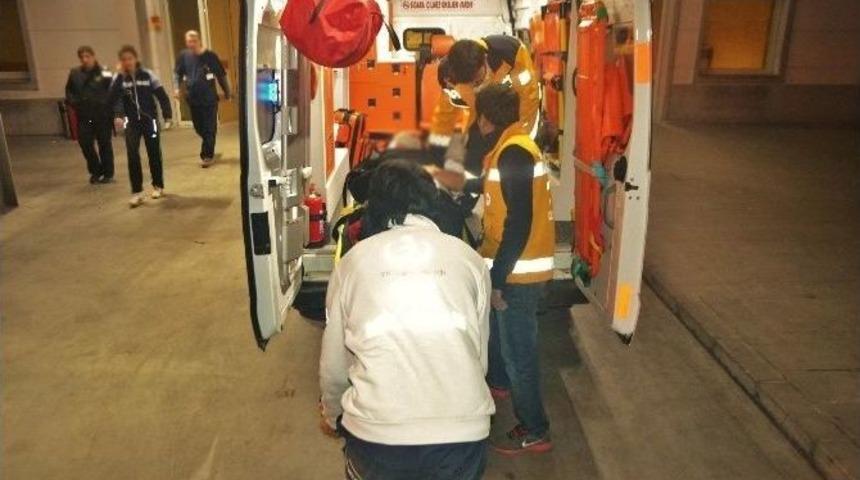 Kadın S&uuml;r&uuml;c&uuml; Kavşağa Hızlı Girdi: 7 Yaralı