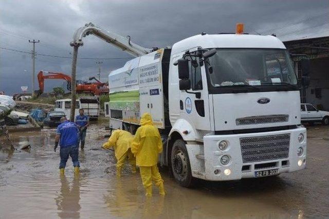 Fatsa’da Belediyeler 74 İş Makinesi İle Seferber Oldu