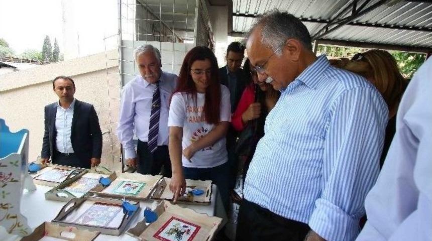 Fır&ccedil;a Darbeleriyle Hayata Tutundu