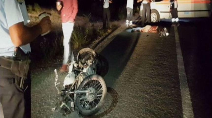 Otomobil Motosiklete &Ccedil;arptı: 2 &Ouml;l&uuml;