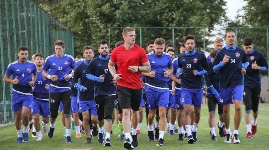 Karab&uuml;kspor Top Başı Yaptı