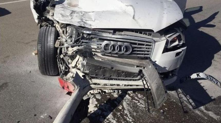 Park Halindeki Otomobile &Ccedil;arptı: 2&rsquo;si &Ccedil;ocuk 7 Yaralı