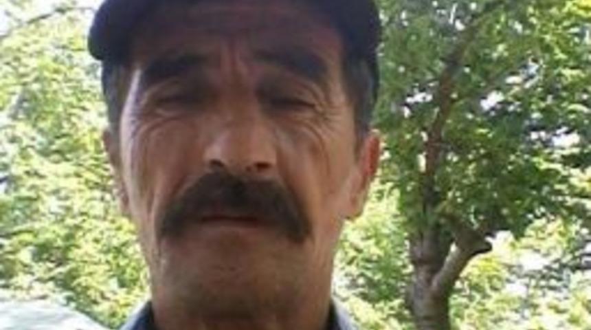 Balkondan D&uuml;şen Adam &Ouml;ld&uuml;