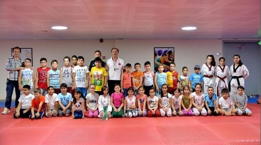 Tepebaşı&rsquo;nda &Ccedil;ocuklar Sporla İ&ccedil; İ&ccedil;e Olmaya Devam Ediyor