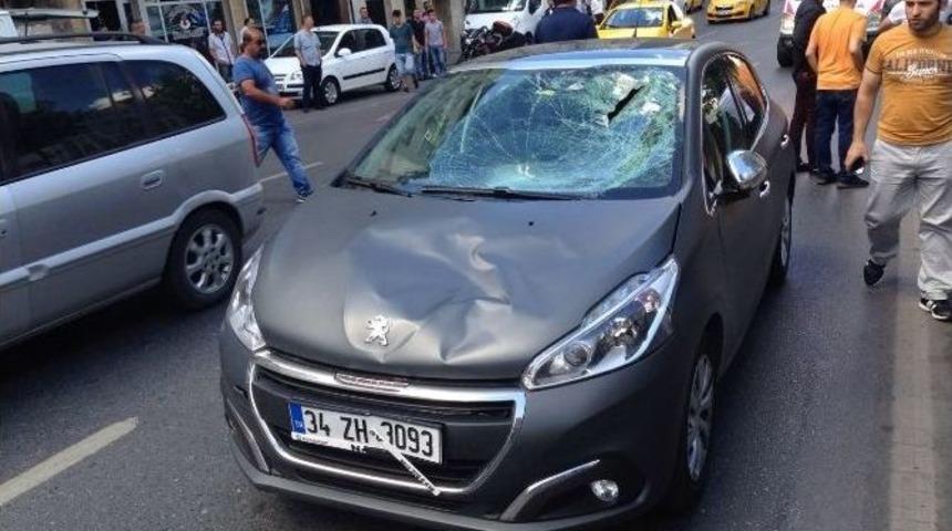 Yasak Yerden Yolun Karşısına Ge&ccedil;meye &Ccedil;alışan Yayaya Ara&ccedil; &Ccedil;arptı