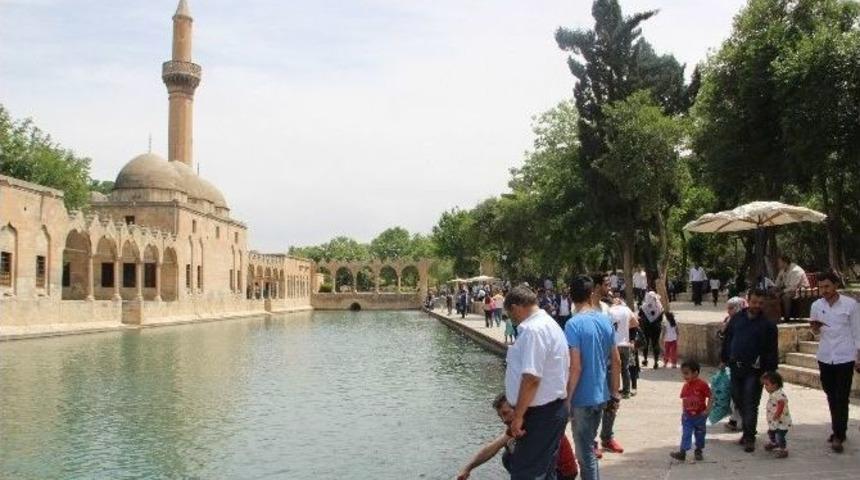 Balıklıg&ouml;l&rsquo;e Ziyaret&ccedil;i Akını