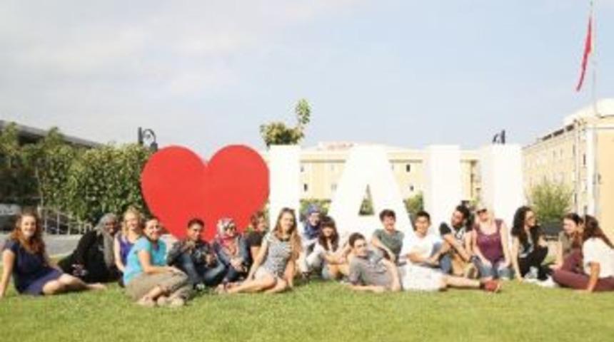 İa&uuml;&rsquo;de Her 100 &Ouml;ğrenciden 85&rsquo;inin Bursu Var