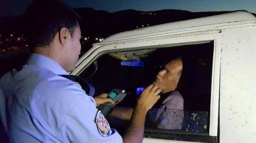 Kaza Yapan S&uuml;r&uuml;c&uuml;, Polise Zor Anlar Yaşattı