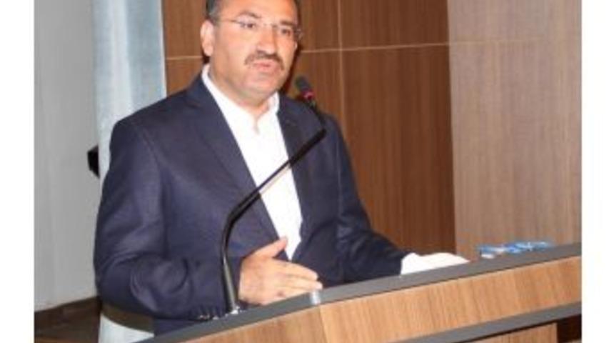 Adalet Bakanı Bekir Bozdağ: &ldquo;ak Parti&rsquo;ye Kimse Operasyon D&uuml;zenleyemez&rdquo;