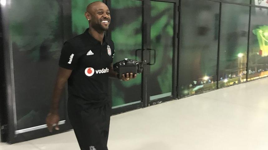 Vagner Love, Bursaspor beraberliği sonrası stattan g&uuml;lerek ayrıldı!