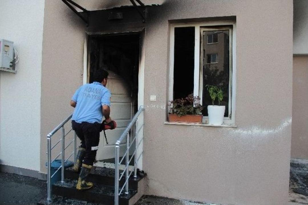 Y&ouml;netici İle Tartışan Kapıcı Oturduğu Evi Yaktı