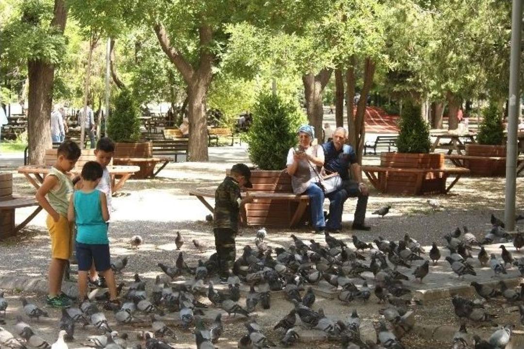 Bayram Tatilini Başkentte Değerlendirenler Parklara Akın Etti