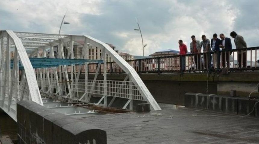 Tarihi Demir K&ouml;pr&uuml;&rsquo;de Onarım &Ccedil;alışması Devam Ediyor