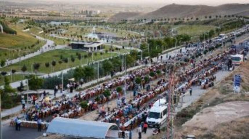 Aksaray&rsquo;da 42 Bin Vatandaşı İftar Sofralarında Buluşturdu