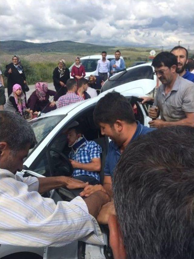 Erzincan’da Trafik Kazası: 1 Ölü, 9 Yaralı