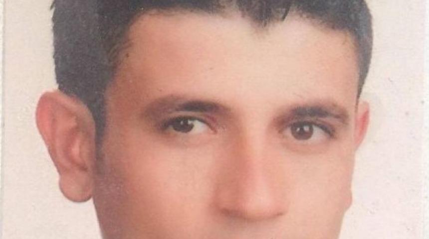 Motosiklet S&uuml;r&uuml;c&uuml;s&uuml;ne &Ccedil;arpan Trafik Canavarı, Plaka Ve Tamponu Bırakıp Ka&ccedil;tı