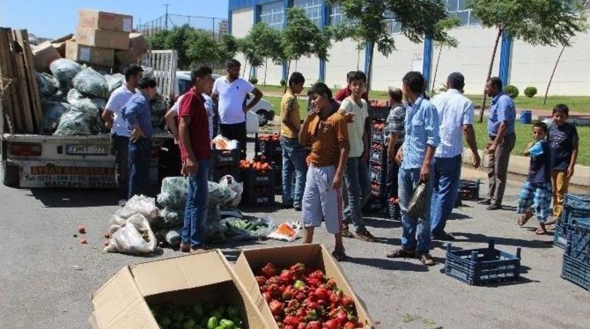 Şanlıurfa&rsquo;da Hal Kapalı Olduğu İ&ccedil;in Sebze Ve Meyve Kara Borsaya D&uuml;şt&uuml;