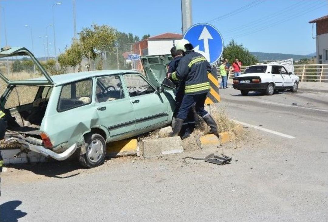 Karab&uuml;k&rsquo;te Trafik Kazası: 2 Yaralı