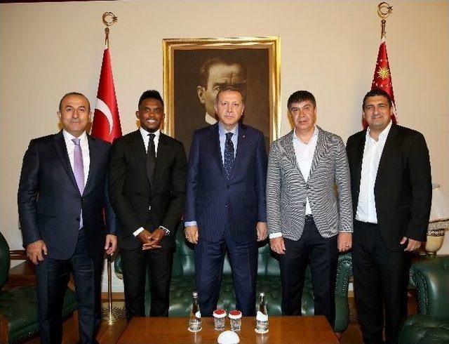 Eto’o Da Erdoğan’ı Karşılamaya Geldi