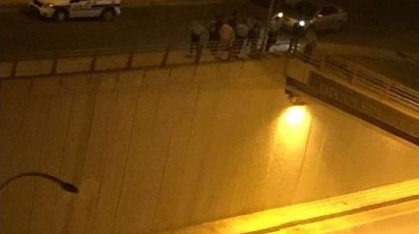 K&ouml;pr&uuml;l&uuml; Kavşağa Bırakılan Otomobil Lastikler Polisi Alarma Ge&ccedil;irdi