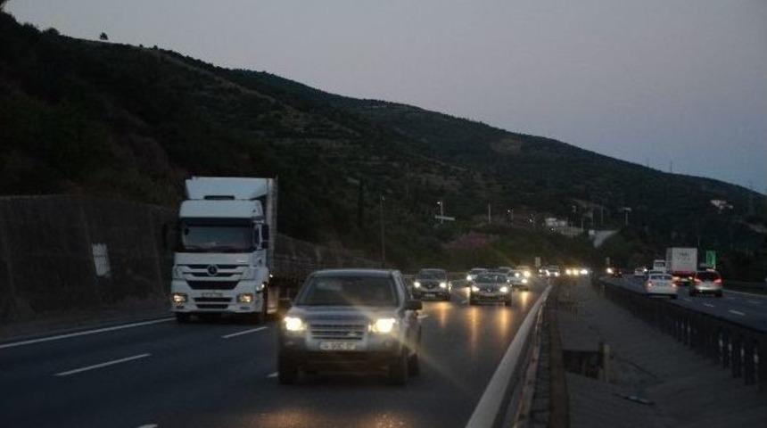 Oto Kurtarıcıdan Bayram Trafiğindeki S&uuml;r&uuml;c&uuml;lere Uyarı